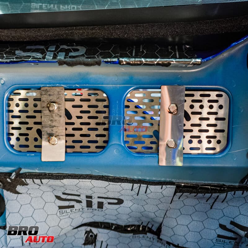 Lưới chống chuột giúp ngăn chặn chuột chui vào khoang máy ô tô