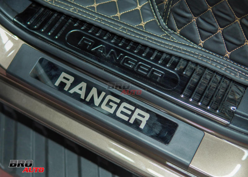 Lợi ích cao khi độ bộ ốp bệ bước chân cho Ford Ranger 2023