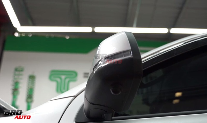 Độ gương gập điện cho Ford Ranger 2023 giúp thay thế việc gập mở gương bằng tay
