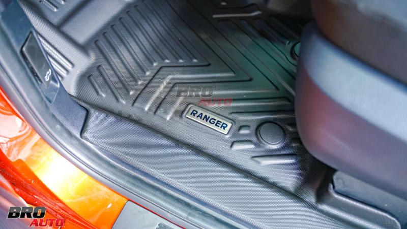 Thảm lót sàn Ford Ranger bằng nhựa đúc có độ dày cao