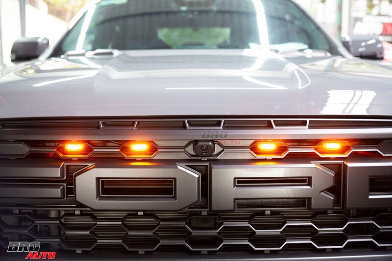 Đèn LED định vị đổi màu cho xe Ford Raptor 