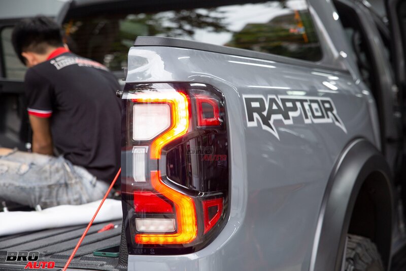 Độ đèn hậu Full LED Wildtrak Ford Raptor 2023