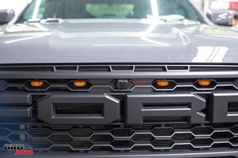 Thiết kế đèn LED định vị đổi màu Ford Raptor 2023