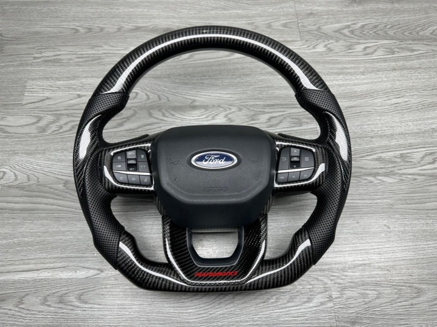 Độ vô lăng carbon cho xe Ford Raptor 2023
