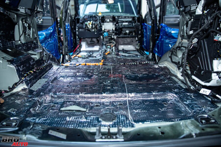 Cách âm sàn xe Ford Everest 