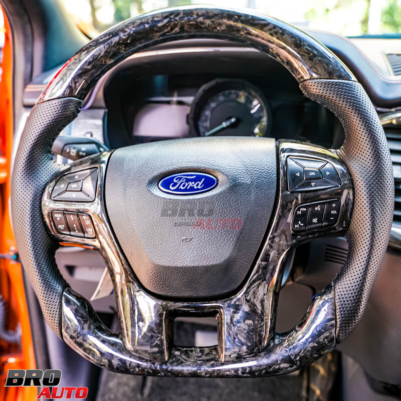 Vô lăng carbon - Ford Ranger Cam độ Full Option 
