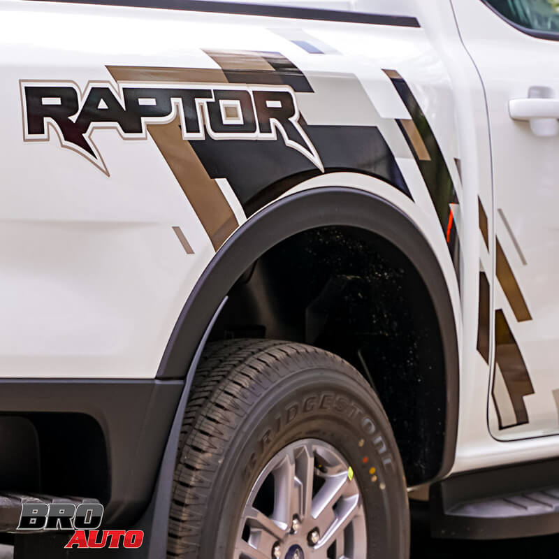 Dán tem xe Ford Ranger Raptor với họa tiết cực kỳ nổi bật