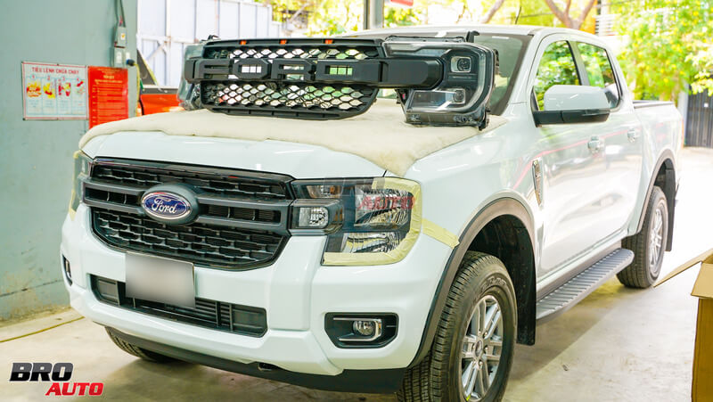 Mặt calang chữ Ford chống trầy xước tốt cho Ford Ranger