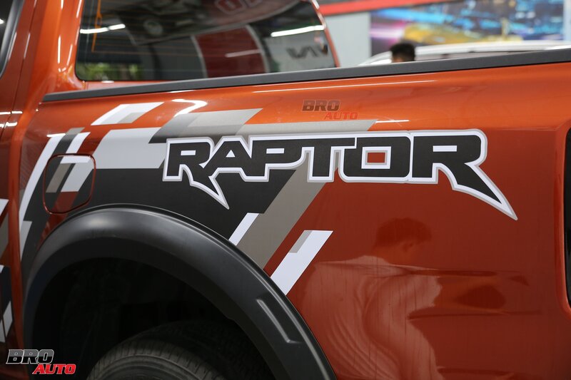 Tem xe Raptor với họa tiết sang trọng